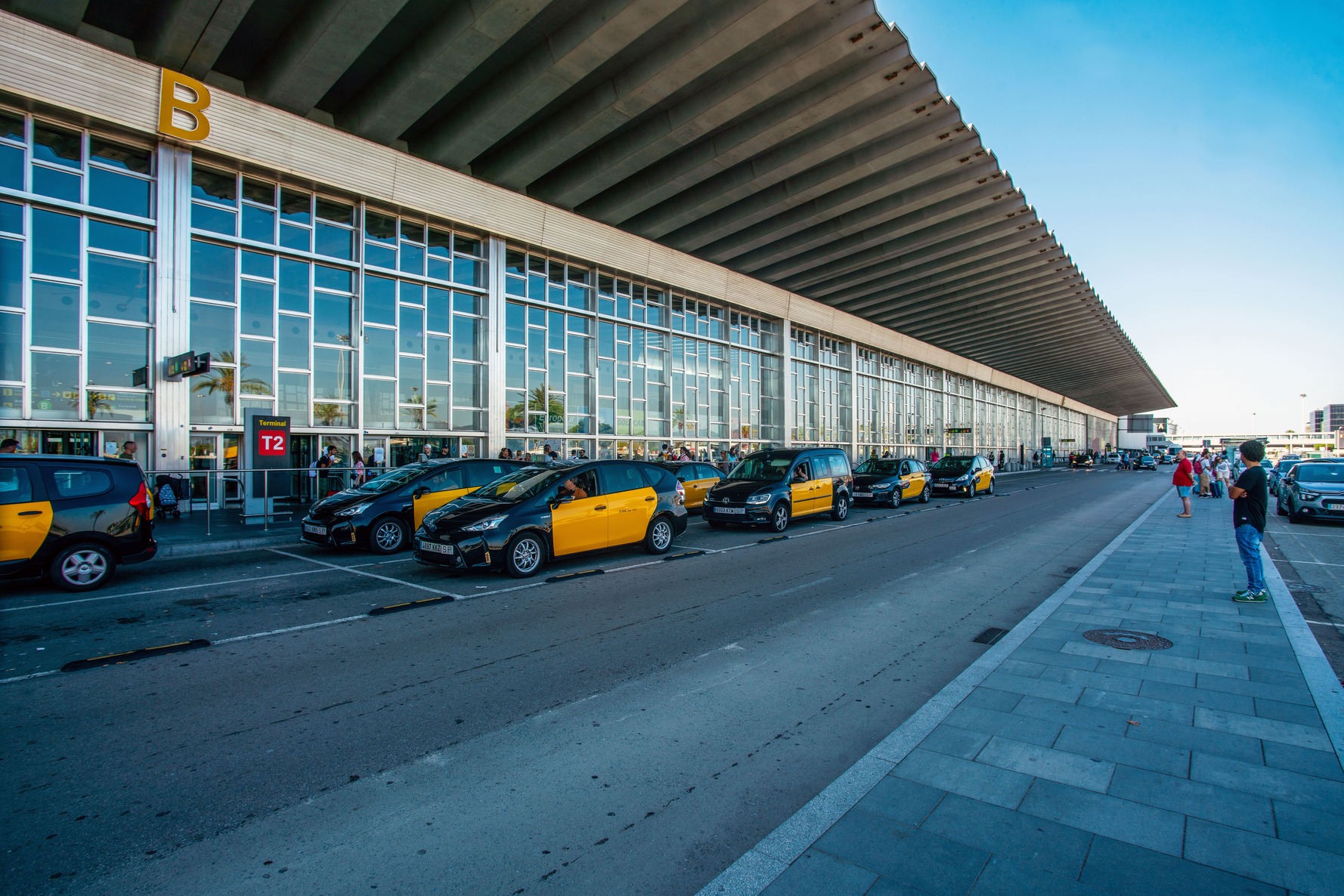 Taxis de Barcelona en fila en parada